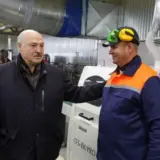 Лукашенко хоче, щоб смердюча Європа платила Білорусі за повітря