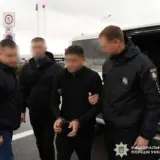 Організатора масштабної шахрайської схеми екстрадували в Україну