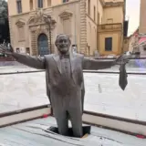 В Италии Лучано Паваротти провалился неизвестно куда