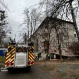 Обстріл Києва – ворожі уламки впали біля житлового будинку