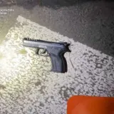 Стрільба у Києві – двоє чоловіків захопили автомобіль з водієм