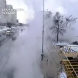 В Киеве 16-летняя девушка упала в яму с кипятком