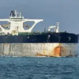 РФ направила подводную лодку, чтобы спасти танкер, убегающий от США
