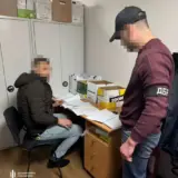 Комвзводу незаконно виплачував «бойові» працівниці тилу