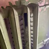 Комунальний апокаліпсис у Києві: на Великій Васильківській вибухають батареї, а влада грає в “футбол” людьми