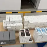 Пограничники раскрыли масштабную попытку контрабанды смартфонов известного бренда
