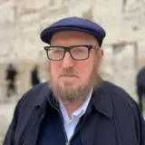 Уріель Штерн – поясню простими словами, чому волонтери та громадські організації справляються з благодійними завданнями краще, ніж держава
