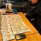 Киевский чиновник требовал взятку у победителя тендера