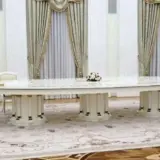 Макрон хочет установить прямой контакт с Путиным