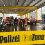 У Швейцарії через лавину зійшов із рейок пасажирський потяг