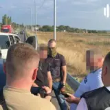 Мобилизация в Украине – полицейский вытаскивал мобилизованных из ТЦК на Николаевщине