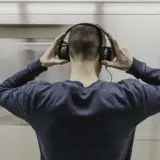 У навушниках чотирьох брендів знайшли хімічні речовини, що викликають рак