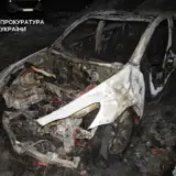 В Киеве девушка и парень на заказ сжигали Tesla