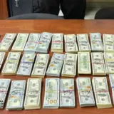 ТОП-військових затримали на хабарі у $300 тисяч