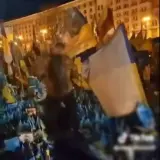 Иностранец танцевал на мемориале защитников в Киеве