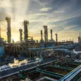 Нафтовий гігант зупинив НПЗ після атаки Ірану