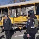 Обстрел Херсона – террористы сбросили взрывчатку на маршрутку