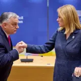 Орбан посоветовал Латвии стучать в дверь Зеленского