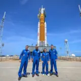 НАСА 1 апреля запустит космический корабль к Луне с людьми на борту