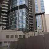 Скандал у Києві через будівництво другої черги Hilton: мешканці заявляють про незаконність забудови, фахівці — про загрозу екокатастрофи