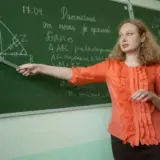 С 1 сентября 2026 года зарплаты педагогов в Украине планируют повысить еще на 20%