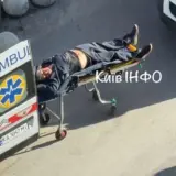 В Киеве неизвестный мужчина бегает по улицам и убивает людей