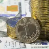 НБУ снизил курсы доллара и евро к гривне на 23 апреля
