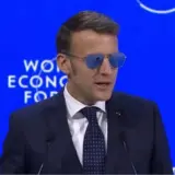 Макрон йде з політики