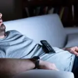 Звичка спати при увімкненому світлі може сприяти набору ваги