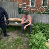 Чиновник погорів на хабарі у 300 тисяч