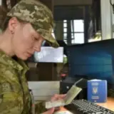 Уряд дозволив виїжджати з України всім жінкам