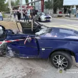 У Дніпрі 15 травня у зупинку врізався Ягуар – є жертва та поранені