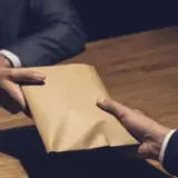 ДБР та СБУ зафіксували дачу хабара депутатом Київради Слончаком детективу Мегамедрасулову та нардепу Христенко