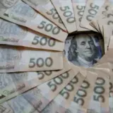 НБУ на 27 мая еще раз рекордно обесценил гривню к доллару