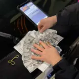 Мобілізація в Україні – Одеські поліцейські за $2 тисячі обіцяли чоловікам не везти до ТЦК