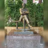 В Киеве 4 июня демонтировали памятник Михаилу Булгакову