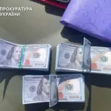 Працівник ТЦК обіцяв за $25 тисяч переправити чоловіків через кордон