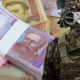 Зеленский обещает платить военным по 300 тысяч