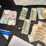 Поліцейський та військовий торгували зброєю у двох областях України