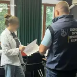Переломи ребер і черепа, крововиливи в мозок: у Харкові мати била новонароджену доньку