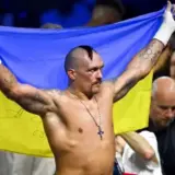 Усик отказался от трех своих чемпионских поясов